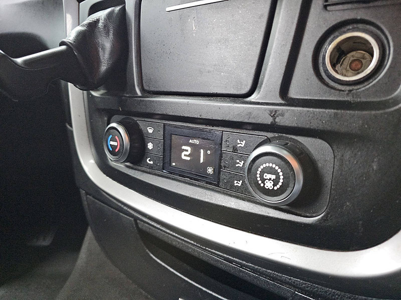 Камион влекач Iveco AS440S46 STRALIS LNG: слика 12