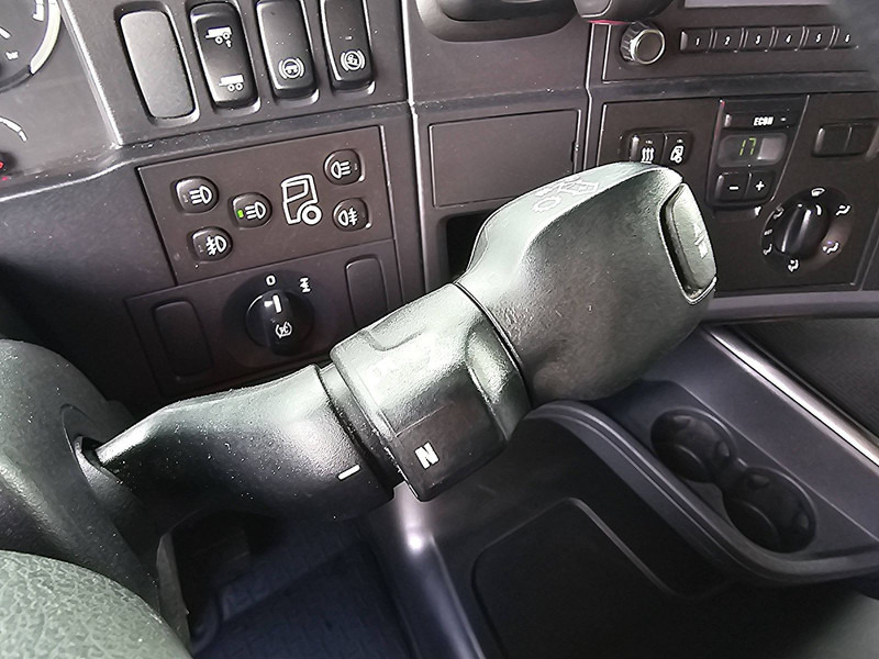 Камион влекач Scania R410 TL RETARDER 2X TANK: слика 12
