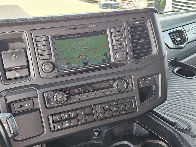 Камион влекач Scania R460 SUPER: слика 11