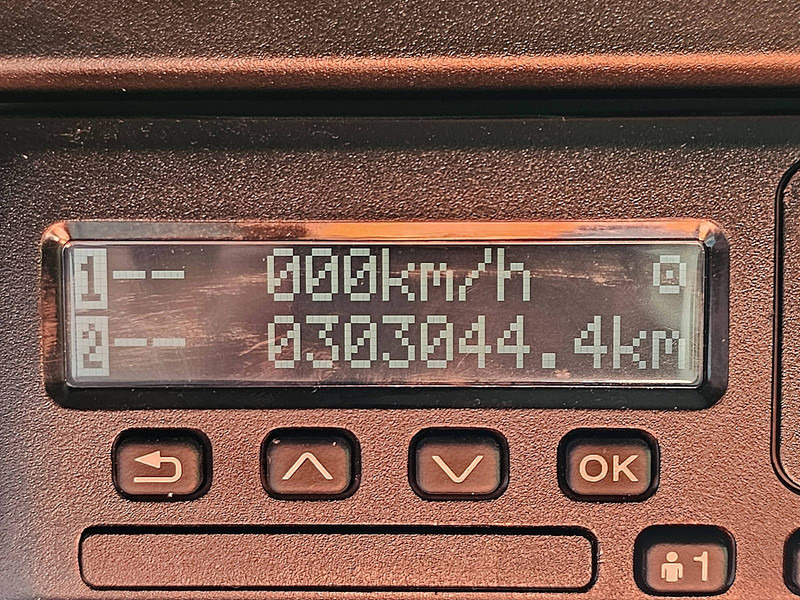 Камион влекач Scania R460 SUPER: слика 9