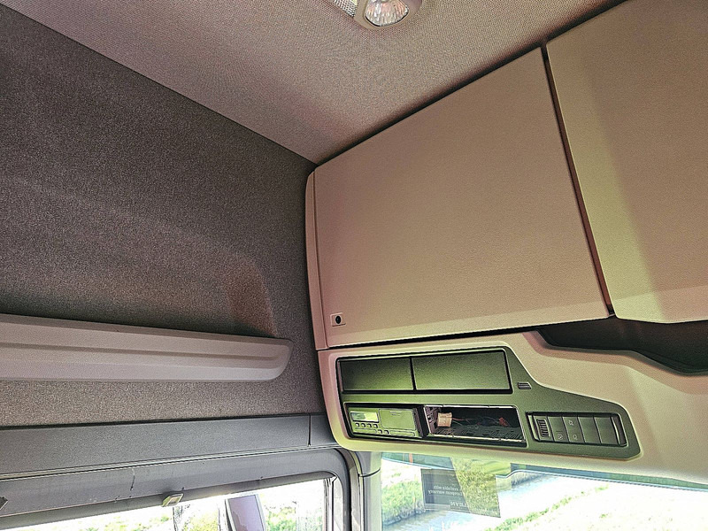 Камион влекач Scania R460 SUPER: слика 10