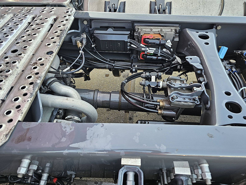 Камион влекач Scania R460 SUPER: слика 16