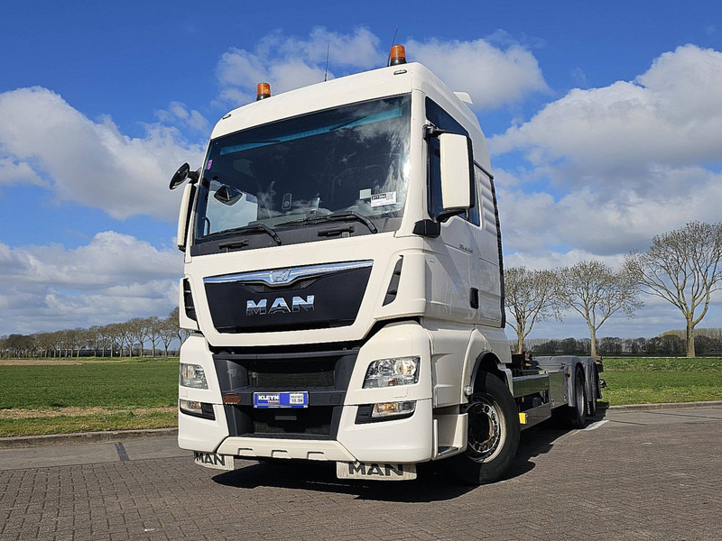 MAN 26.440 TGX XXL 6X2-4 STEER AXLE - Транспортер на контејнер/ Камион со променливо тело: слика 1 MAN 26.440 TGX XXL 6X2-4 STEER AXLE - Транспортер на контејнер/ Камион со променливо тело: слика 1