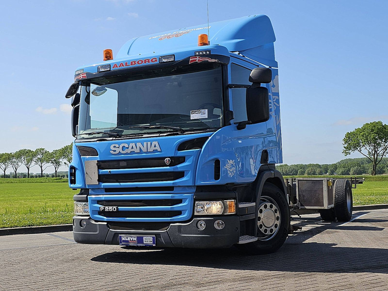 Scania P250 310TKM AIRCO WB560 - Камион со кабинска шасија: слика 1 Scania P250 310TKM AIRCO WB560 - Камион со кабинска шасија: слика 1