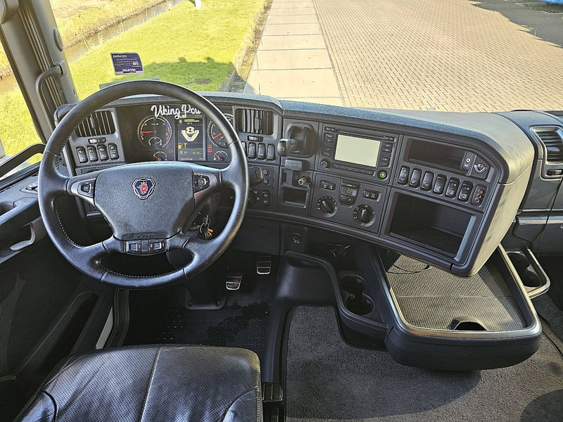 Interior photo 1: Камион со кабинска шасија Scania R730 6X4 HNB RETARDER PTO