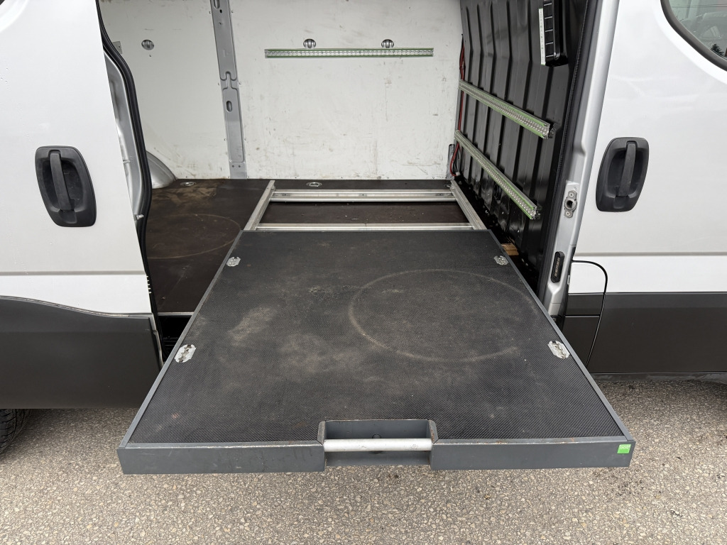 Iveco Daily 35S14 CNG Erdgas Klimaaut. Sitzheizung - Товарно комбе: слика 4 Iveco Daily 35S14 CNG Erdgas Klimaaut. Sitzheizung - Товарно комбе: слика 4