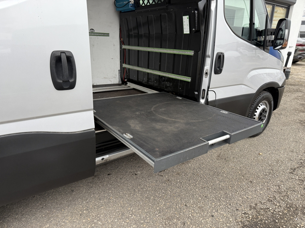 Iveco Daily 35S14 CNG Erdgas Klimaaut. Sitzheizung - Товарно комбе: слика 5 Iveco Daily 35S14 CNG Erdgas Klimaaut. Sitzheizung - Товарно комбе: слика 5