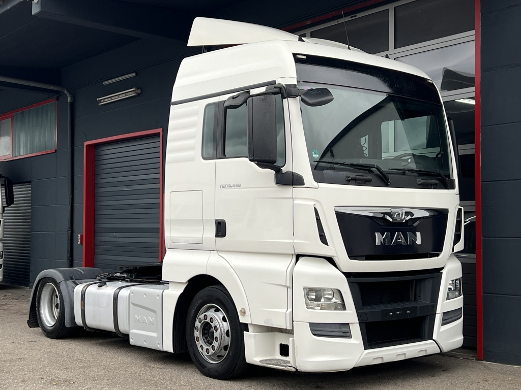 MAN TGX 18.440 XLX MEGA Klimaauto Motorbremse 2xTank - Камион влекач: слика 1 MAN TGX 18.440 XLX MEGA Klimaauto Motorbremse 2xTank - Камион влекач: слика 1