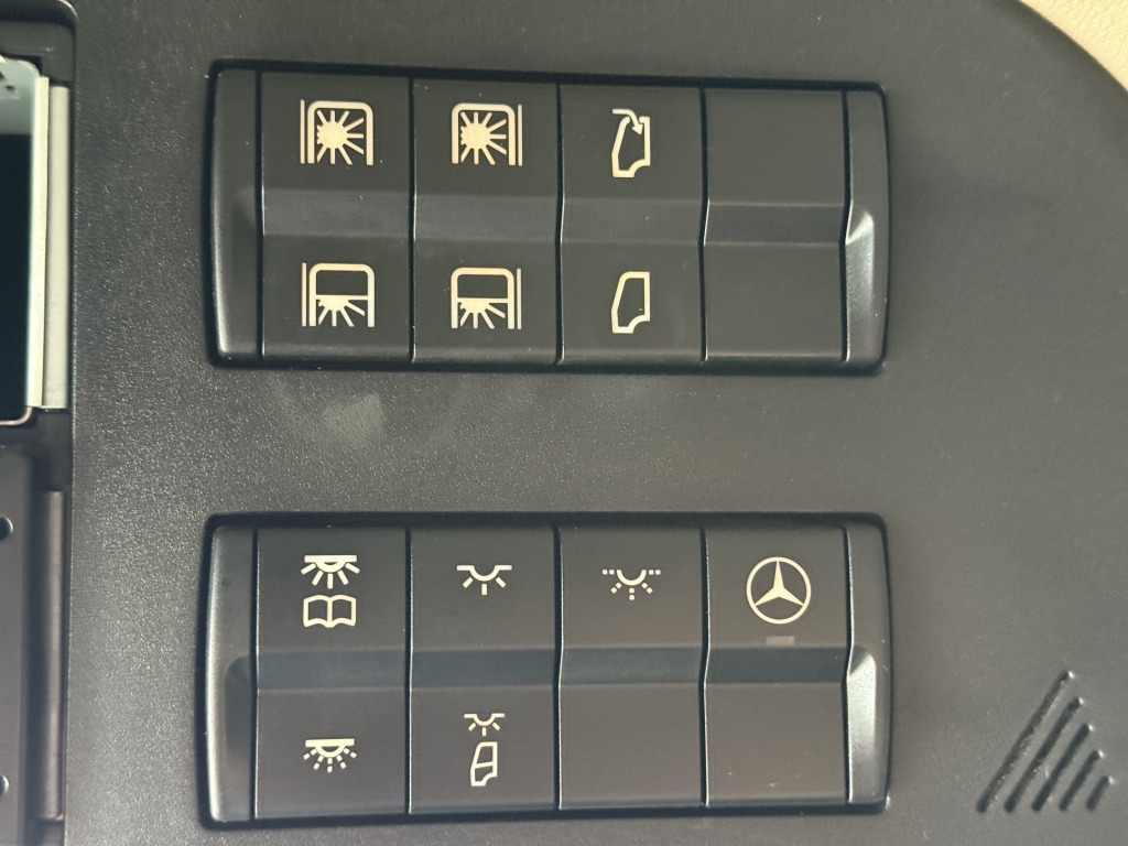 Mercedes-Benz Actros 1843 Klima Retarder Fleet Navi Spoiler - Камион влекач: слика 4 Mercedes-Benz Actros 1843 Klima Retarder Fleet Navi Spoiler - Камион влекач: слика 4