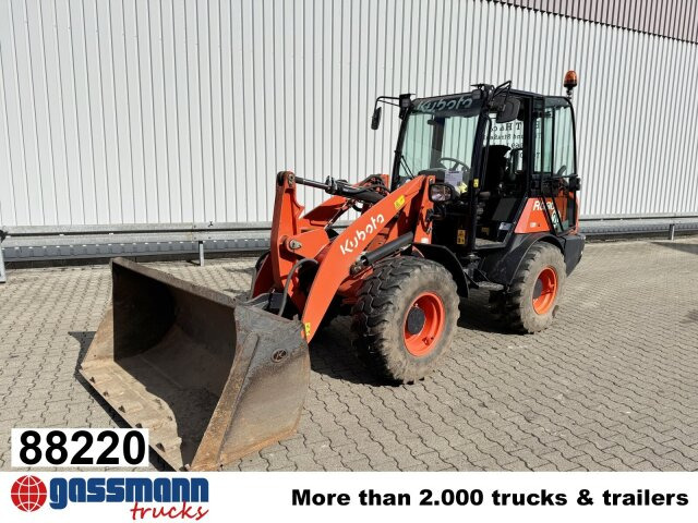 Kubota R090 4x4, Palettengabel, ca. 838 Betr.-Std. - Натоварувач на тркала: слика 1 Kubota R090 4x4, Palettengabel, ca. 838 Betr.-Std. - Натоварувач на тркала: слика 1
