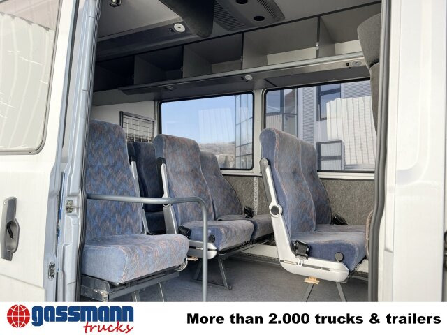 Mercedes-Benz 711 D-KA 4x2, Standklima, 11-Sitze, 2 x on stock - Минибус, Патничко комбе: слика 4 Mercedes-Benz 711 D-KA 4x2, Standklima, 11-Sitze, 2 x on stock - Минибус, Патничко комбе: слика 4