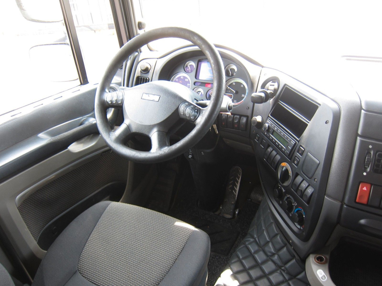 Камион влекач DAF XF 105 510 6X2 Copma 21t/m Kran/Crane/ Grua/Funk: слика 14