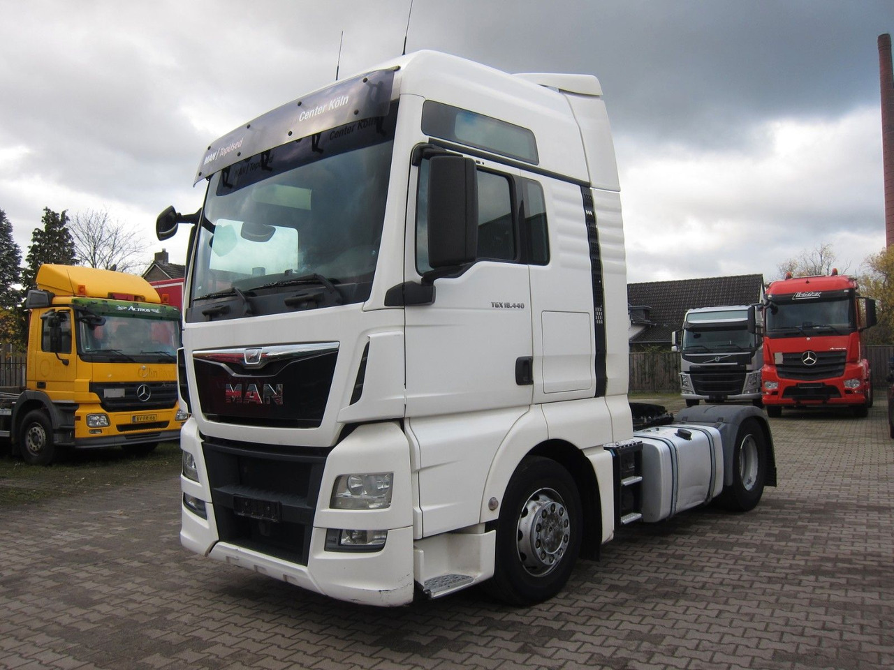 MAN TGX 18 440 XXL Retarder 730tkm 2xTank - Камион влекач: слика 3 MAN TGX 18 440 XXL Retarder 730tkm 2xTank - Камион влекач: слика 3