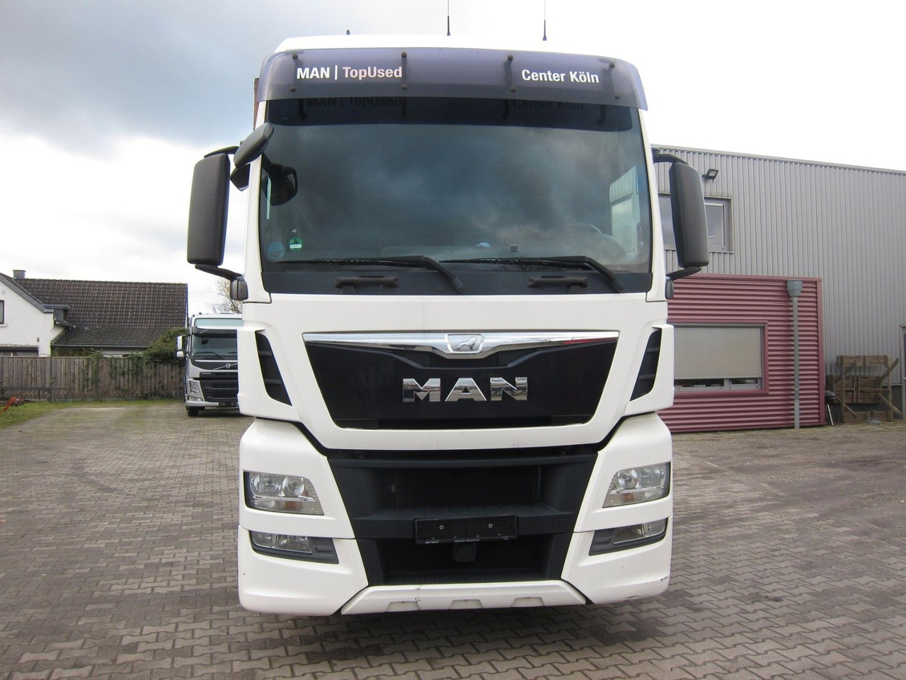 MAN TGX 18 440 XXL Retarder 730tkm 2xTank - Камион влекач: слика 2 MAN TGX 18 440 XXL Retarder 730tkm 2xTank - Камион влекач: слика 2