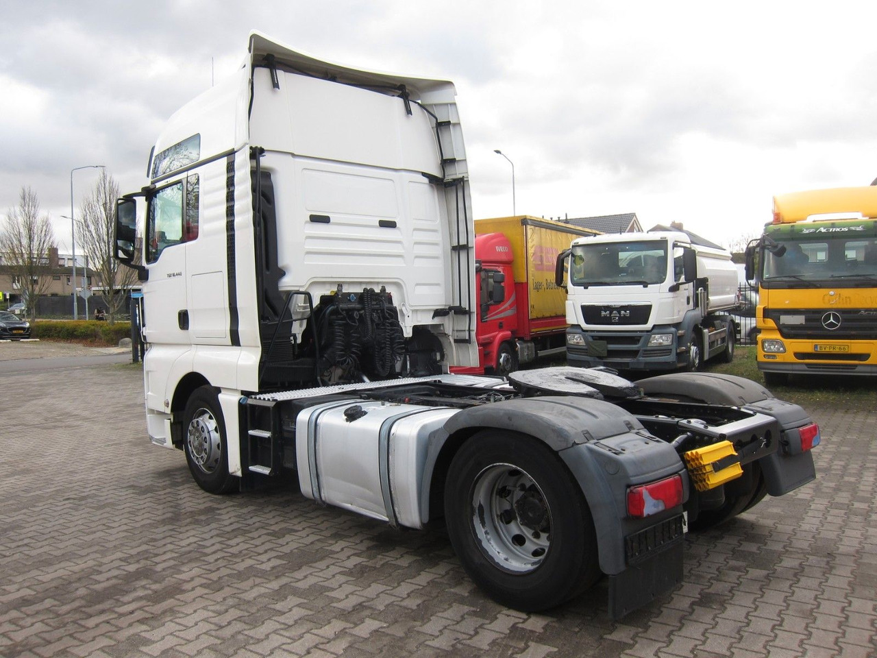 MAN TGX 18 440 XXL Retarder 730tkm 2xTank - Камион влекач: слика 4 MAN TGX 18 440 XXL Retarder 730tkm 2xTank - Камион влекач: слика 4