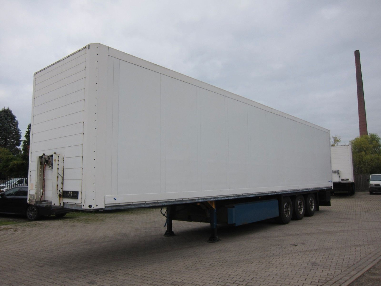 Schmitz Cargobull SKO 24 Iso-Koffer Doppelstock Lift Disc Top 2x - Полуприколка сандучар: слика 3 Schmitz Cargobull SKO 24 Iso-Koffer Doppelstock Lift Disc Top 2x - Полуприколка сандучар: слика 3