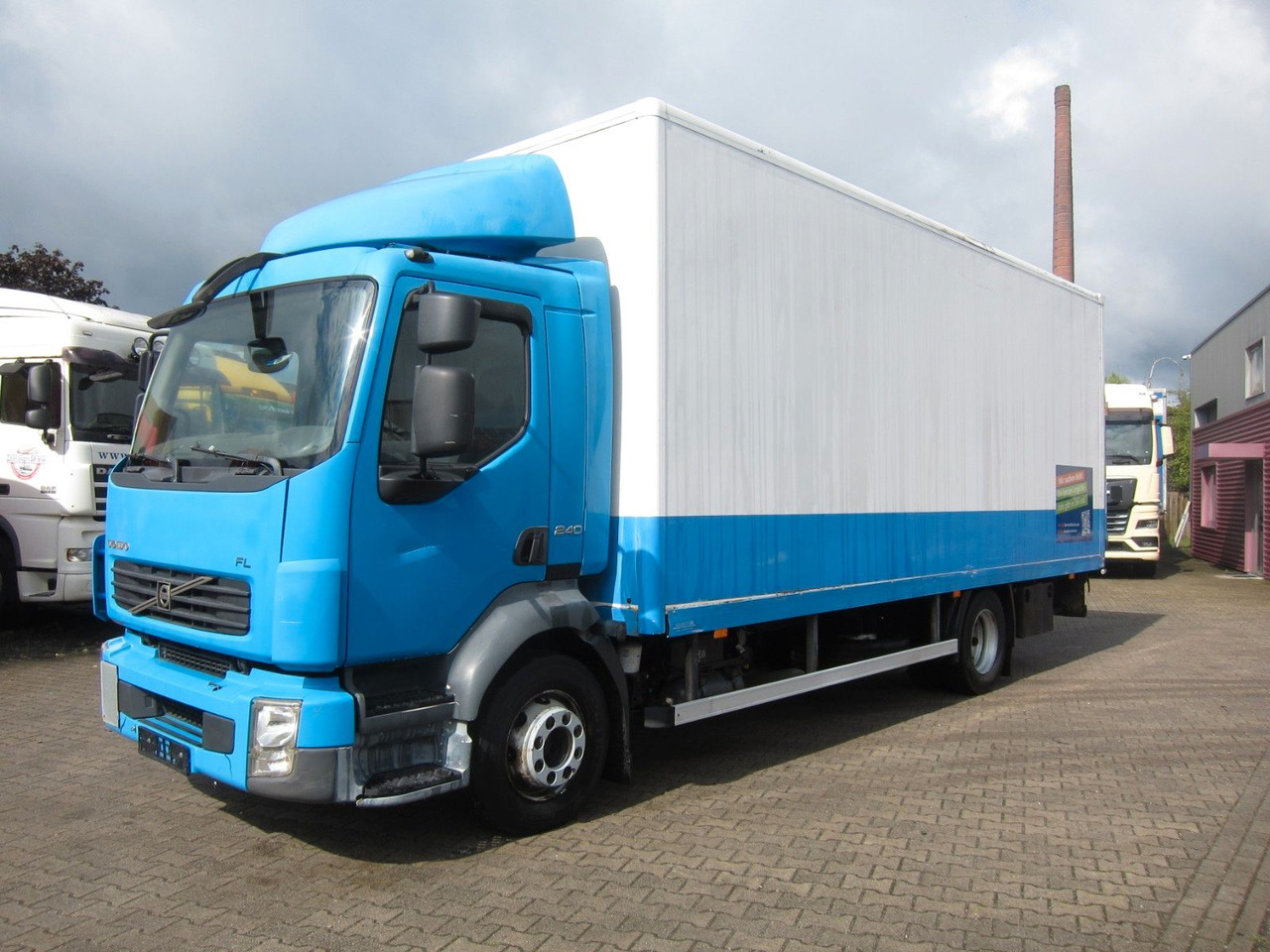 Volvo FL 240 12T Koffer KBW Manual - Камион сандучар: слика 2 Volvo FL 240 12T Koffer KBW Manual - Камион сандучар: слика 2