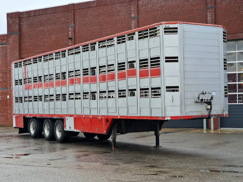 CUPPERS 3 deck livestock trailer - Water & Ventilation - Loadlift - Steering axle - Полуприколка за добиток: слика 2 CUPPERS 3 deck livestock trailer - Water & Ventilation - Loadlift - Steering axle - Полуприколка за добиток: слика 2