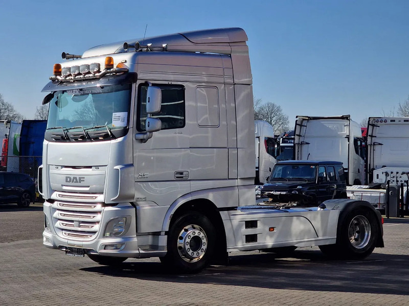 DAF XF 440 SpaceCab 4x2 - Full spoiler - Alloy wheels - Air horn - Light bar - Камион влекач: слика 3 DAF XF 440 SpaceCab 4x2 - Full spoiler - Alloy wheels - Air horn - Light bar - Камион влекач: слика 3