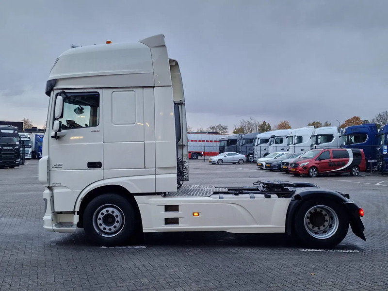 DAF XF 460 SuperSpaceCab 4x2 - Full air - Night Clima - TV -Microwave - Full spoiler - Navi - Камион влекач: слика 4 DAF XF 460 SuperSpaceCab 4x2 - Full air - Night Clima - TV -Microwave - Full spoiler - Navi - Камион влекач: слика 4