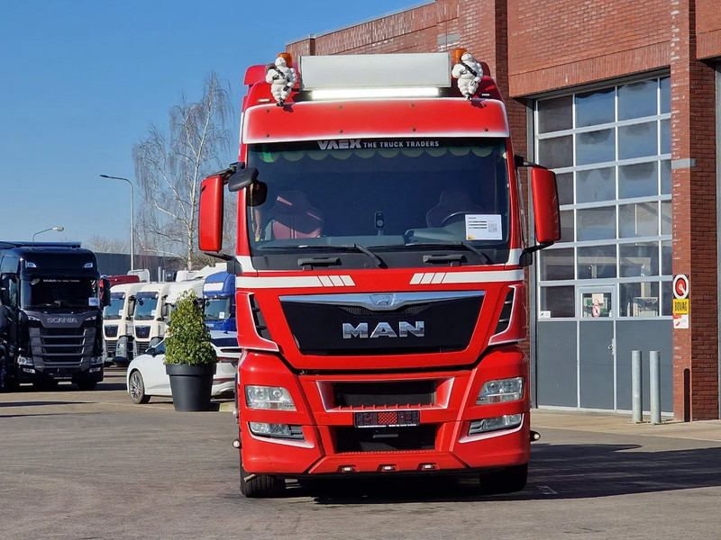 MAN TGX 26.560 XXL 6x2/4 - Custom interior - Steering axle - Euro 6 - AS Tronic - Камион влекач: слика 2 MAN TGX 26.560 XXL 6x2/4 - Custom interior - Steering axle - Euro 6 - AS Tronic - Камион влекач: слика 2