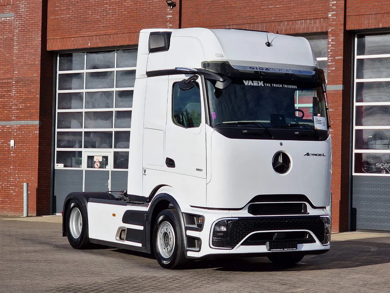 Mercedes-Benz Actros 1851 Procab GigaSpace 4x2 - New - Retarder - Mirror cam - 2x tank - Full spoiler - Navi - Камион влекач: слика 1 Mercedes-Benz Actros 1851 Procab GigaSpace 4x2 - New - Retarder - Mirror cam - 2x tank - Full spoiler - Navi - Камион влекач: слика 1