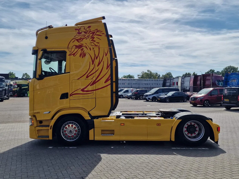 Scania 500S NGS Highline 4x2 - Only 38Tkm - Full spec - Retarder - Full air - Night clima - Камион влекач: слика 4 Scania 500S NGS Highline 4x2 - Only 38Tkm - Full spec - Retarder - Full air - Night clima - Камион влекач: слика 4
