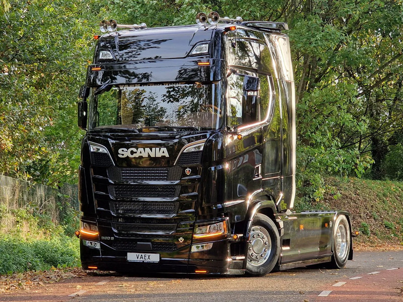 Scania 590S V8 NGS Highline 4x2 - New show truck - Full spec - Retarder - Leather - Full air - BUFFL - Камион влекач: слика 2 Scania 590S V8 NGS Highline 4x2 - New show truck - Full spec - Retarder - Leather - Full air - BUFFL - Камион влекач: слика 2