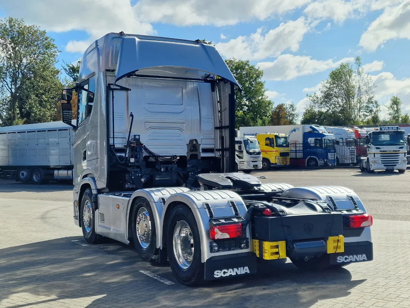 Scania 660S V8 NGS Highline 6x2/4 - New - Full spec - Retarder - Night clima - Led - Leather - Navi - Камион влекач: слика 5 Scania 660S V8 NGS Highline 6x2/4 - New - Full spec - Retarder - Night clima - Led - Leather - Navi - Камион влекач: слика 5