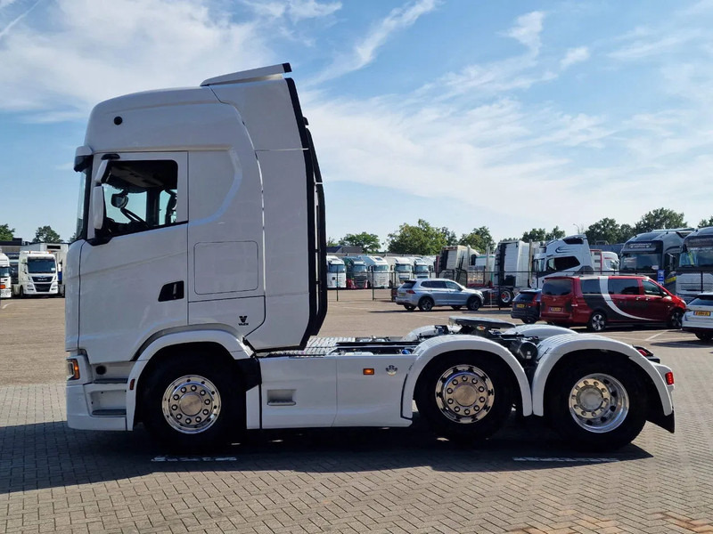 Scania 660S V8 NGS Highline 6x2/4 - New - Old dashboard - Full spec - Retarder - Night clima - Led - Leather - Navi - Камион влекач: слика 4 Scania 660S V8 NGS Highline 6x2/4 - New - Old dashboard - Full spec - Retarder - Night clima - Led - Leather - Navi - Камион влекач: слика 4