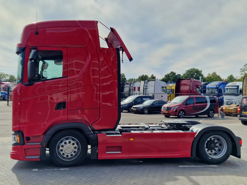 Scania S460 Highline 4x2 - Lowdeck - New - Retarder - Night clima - 2x tank - Led - Full spoiler - Камион влекач: слика 4 Scania S460 Highline 4x2 - Lowdeck - New - Retarder - Night clima - 2x tank - Led - Full spoiler - Камион влекач: слика 4