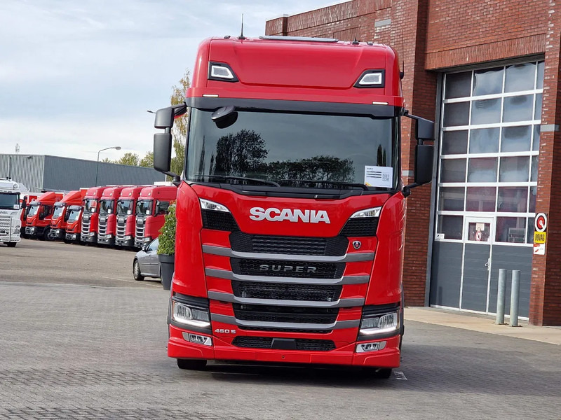 Scania S460 Highline 4x2 - Lowdeck - New - Retarder - Night clima - 2x tank - Led - Full spoiler - Камион влекач: слика 2 Scania S460 Highline 4x2 - Lowdeck - New - Retarder - Night clima - 2x tank - Led - Full spoiler - Камион влекач: слика 2