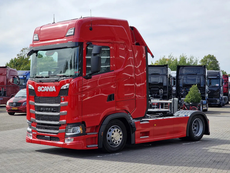 Scania S460 Highline 4x2 - Lowdeck - New - Retarder - Night clima - 2x tank - Led - Full spoiler - Камион влекач: слика 3 Scania S460 Highline 4x2 - Lowdeck - New - Retarder - Night clima - 2x tank - Led - Full spoiler - Камион влекач: слика 3