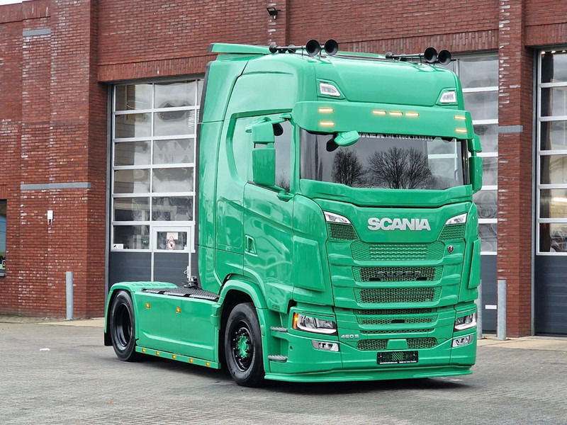 Scania S460 Highline 4x2 - NEW - Full spec - Custom exterior - Full air - Retarder - Show truck - Камион влекач: слика 2 Scania S460 Highline 4x2 - NEW - Full spec - Custom exterior - Full air - Retarder - Show truck - Камион влекач: слика 2
