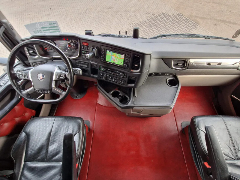 Камион влекач Scania S500 NGS Highline 4x2 - Retarder - Night clima - Full air - Custom interior - Full spoiler - 2 tank: слика 19 Камион влекач Scania S500 NGS Highline 4x2 - Retarder - Night clima - Full air - Custom interior - Full spoiler - 2 tank: слика 19