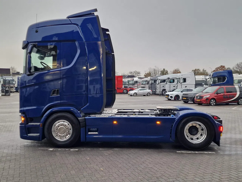 Scania S560 Highline 4x2 - Full spec - Retader - Night clima - Full air - Facelift - 2x tank - Камион влекач: слика 4 Scania S560 Highline 4x2 - Full spec - Retader - Night clima - Full air - Facelift - 2x tank - Камион влекач: слика 4