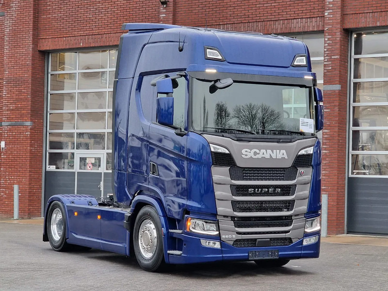Scania S560 Highline 4x2 - Full spec - Retader - Night clima - Full air - Facelift - 2x tank - Камион влекач: слика 1 Scania S560 Highline 4x2 - Full spec - Retader - Night clima - Full air - Facelift - 2x tank - Камион влекач: слика 1