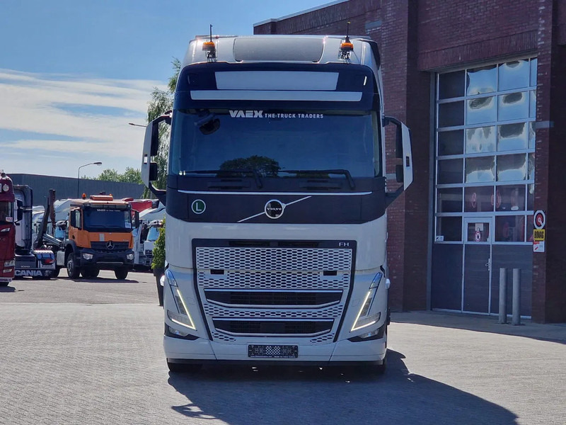 Volvo FH 13.500 Globetrotter XL 4x2 - NEW - Full spec - I parkcool - Full air - - Камион влекач: слика 2 Volvo FH 13.500 Globetrotter XL 4x2 - NEW - Full spec - I parkcool - Full air - - Камион влекач: слика 2