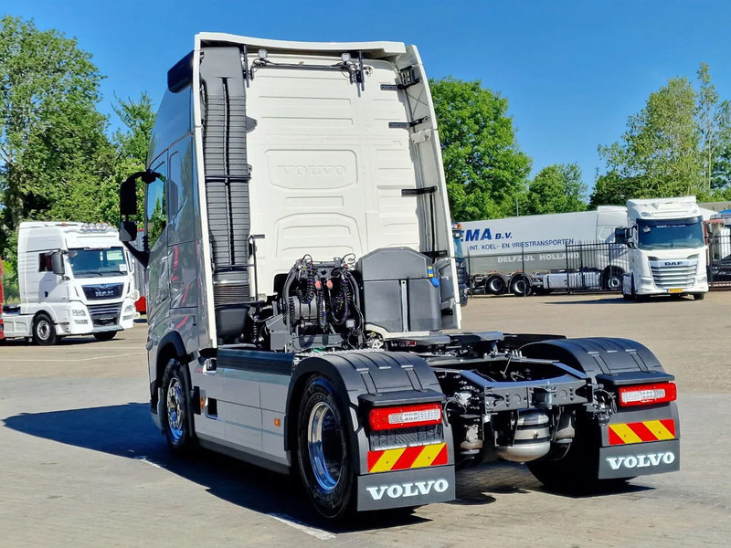 Volvo FH 13.500 Globetrotter XL 4x2 - NEW - Full spec - I parkcool - Full air - - Камион влекач: слика 5 Volvo FH 13.500 Globetrotter XL 4x2 - NEW - Full spec - I parkcool - Full air - - Камион влекач: слика 5