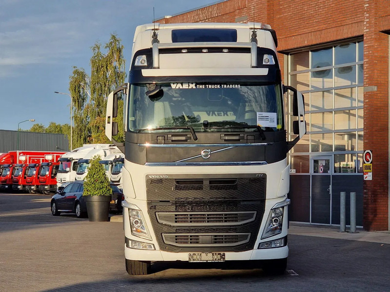 Volvo FH 13.500 Globetrotter XL 6x2 - Full air - 3.20 WB - MA VIN - Low KM - Leather - Камион влекач: слика 2 Volvo FH 13.500 Globetrotter XL 6x2 - Full air - 3.20 WB - MA VIN - Low KM - Leather - Камион влекач: слика 2