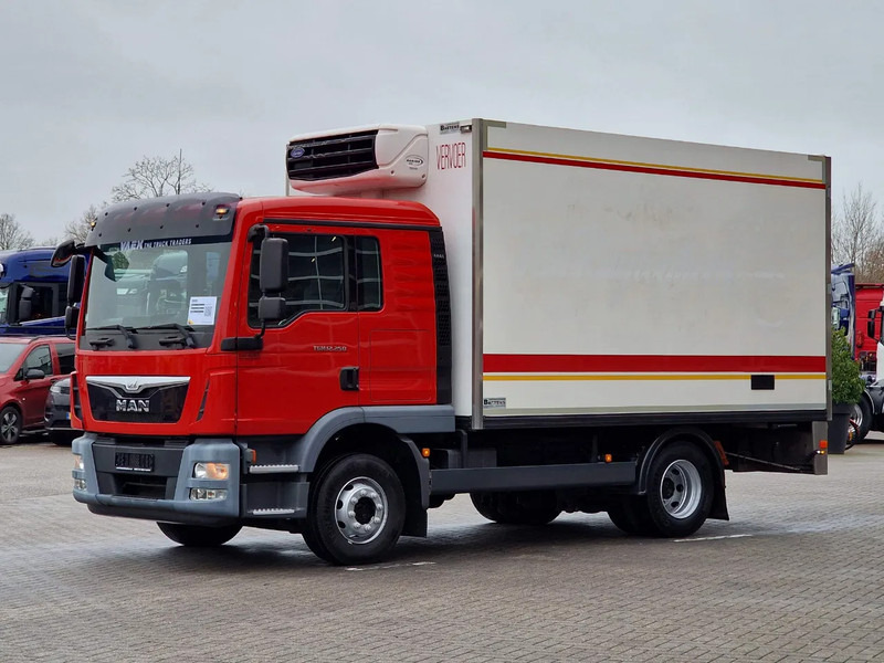 MAN TGM 12.250 Sleepercab 4x2 - Carrier Xarios 600 - Meat Hooks - Vleeshang - Rohrbahnen - Low KM - Камион ладилник: слика 3 MAN TGM 12.250 Sleepercab 4x2 - Carrier Xarios 600 - Meat Hooks - Vleeshang - Rohrbahnen - Low KM - Камион ладилник: слика 3