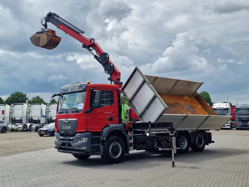 MAN TGS 26.360 6x4 Hydrodrive / Crane HMF1920K-RCS / 3 way tipper HMF / Low KM 110.700! - Камион со кран: слика 3 MAN TGS 26.360 6x4 Hydrodrive / Crane HMF1920K-RCS / 3 way tipper HMF / Low KM 110.700! - Камион со кран: слика 3