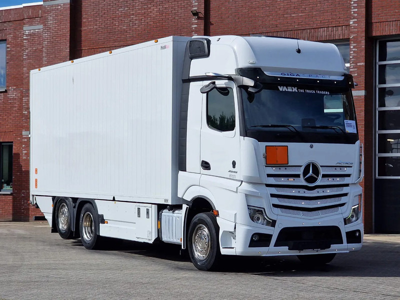 Mercedes-Benz Actros 2545 6x2*4 - Box with sidedoors - Loadlift - Steering axle - Full air - Camera - Камион сандучар: слика 1 Mercedes-Benz Actros 2545 6x2*4 - Box with sidedoors - Loadlift - Steering axle - Full air - Camera - Камион сандучар: слика 1