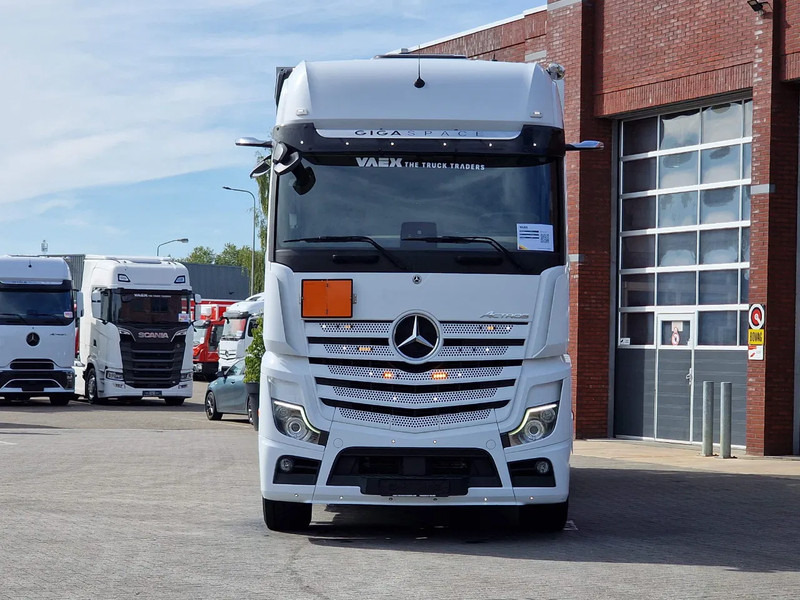 Mercedes-Benz Actros 2545 6x2*4 - Box with sidedoors - Loadlift - Steering axle - Full air - Camera - Камион сандучар: слика 2 Mercedes-Benz Actros 2545 6x2*4 - Box with sidedoors - Loadlift - Steering axle - Full air - Camera - Камион сандучар: слика 2