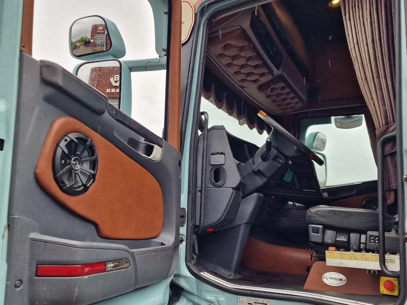 Камион со кабинска шасија Scania R620 Topline 8x4 - Retarder - Full air - Custom interior - Show truck - HUB reduction: слика 7