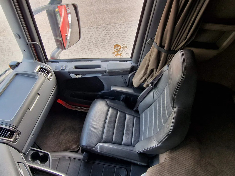 Камион со кабинска шасија Scania R730 Topline 6x2*4 - Retarder - King of the Road - Night clima - Steering axle - Leather: слика 19