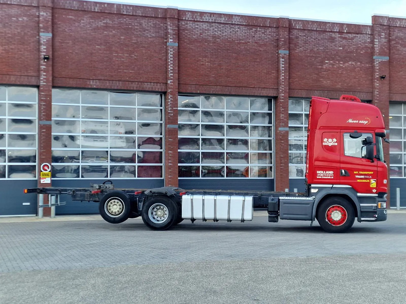 Камион со кабинска шасија Scania R730 Topline 6x2*4 - Retarder - King of the Road - Night clima - Steering axle - Leather: слика 8