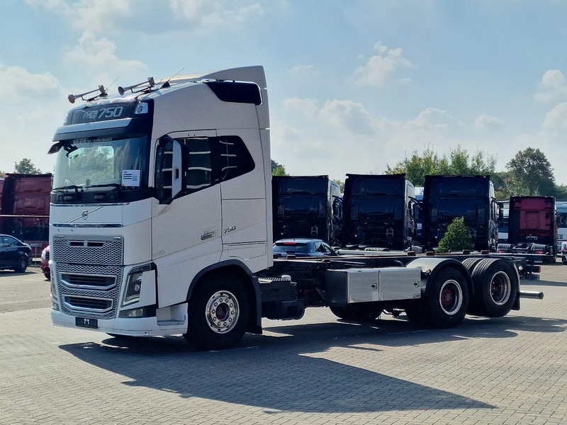 Volvo FH 16.750 Globetrotter 6x2 BDF - Retarder - HUB reduction - Euro 5 - 4.90 WB - Транспортер на контејнер/ Камион со променливо тело: слика 3 Volvo FH 16.750 Globetrotter 6x2 BDF - Retarder - HUB reduction - Euro 5 - 4.90 WB - Транспортер на контејнер/ Камион со променливо тело: слика 3