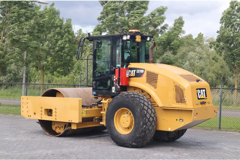 Caterpillar CS78B | TRIMBLE GPS | GOOD CONDITION - Ваљак: слика 3 Caterpillar CS78B | TRIMBLE GPS | GOOD CONDITION - Ваљак: слика 3