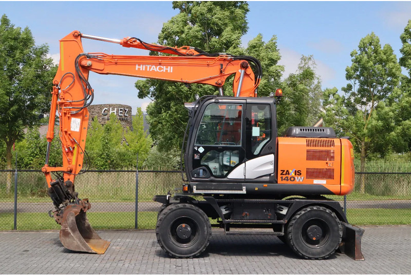 Hitachi ZX 140 W-5B | TILT QC | BUCKET | DOZER BLADE | DUTCH REG. - Багер на тркала: слика 1 Hitachi ZX 140 W-5B | TILT QC | BUCKET | DOZER BLADE | DUTCH REG. - Багер на тркала: слика 1